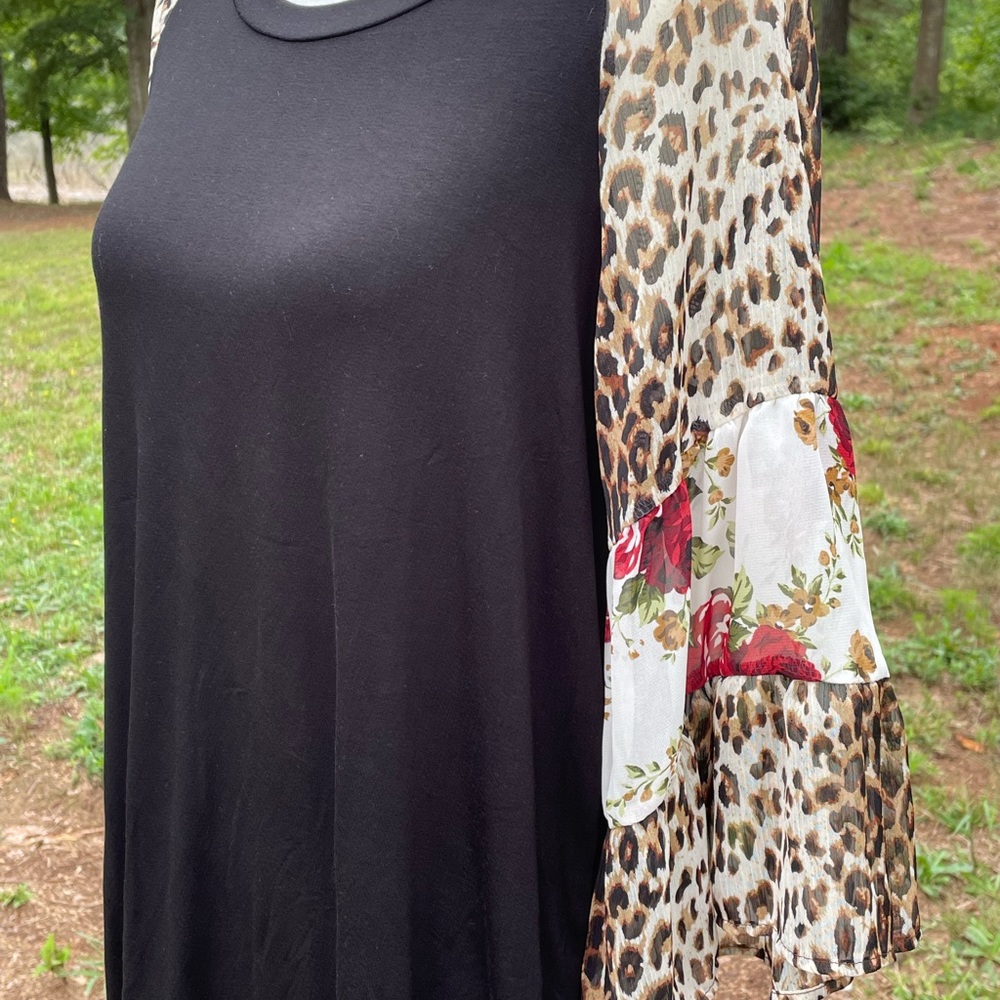NEW Vision Print Sleeve Top - Picture 5 of 8